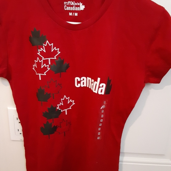 Ladies size medium Canada shirt - Picture 3 of 5